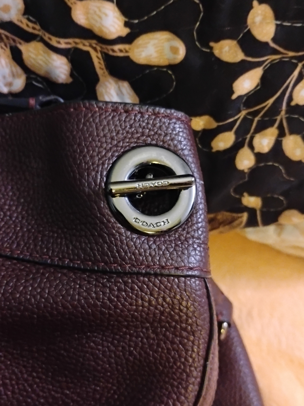 Coach Leather Shoulder Bag Chocolate Brown With 2 Lrg Separate Compartments. - Picture 3 of 14